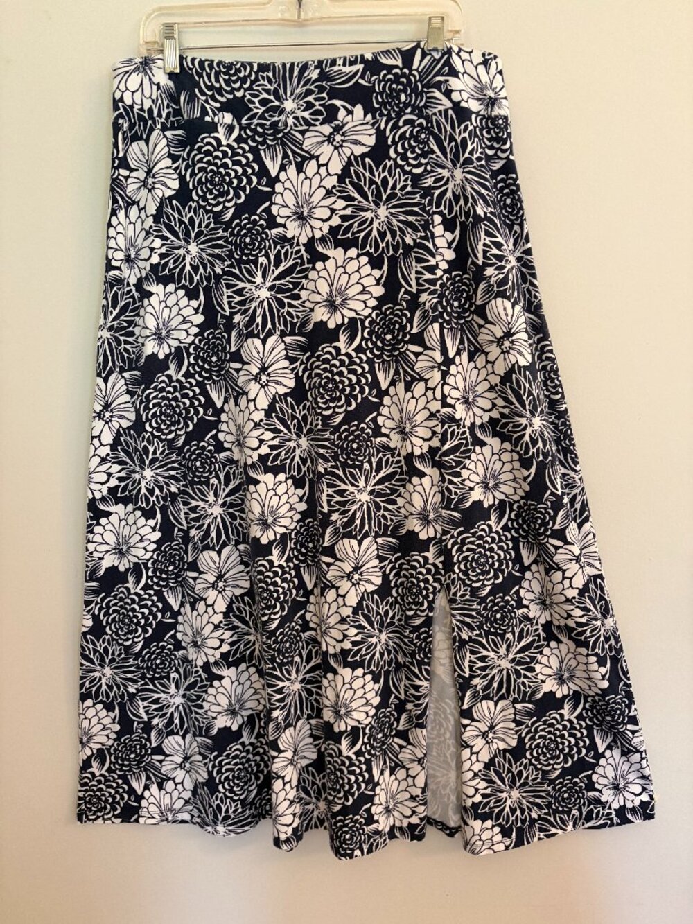 Talbots Navy Blue and White Floral Maxi Skirt - L